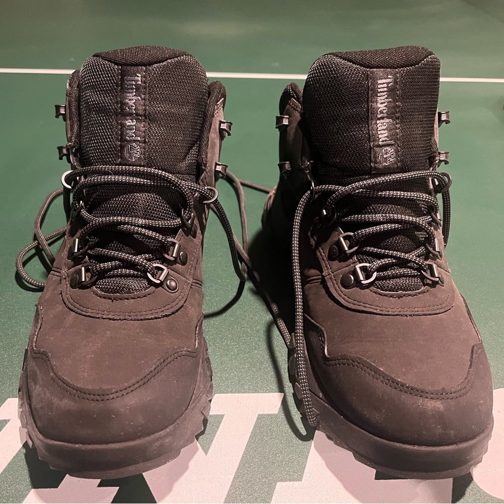 Mens size 7 timberland. Hiking boots like new 30$